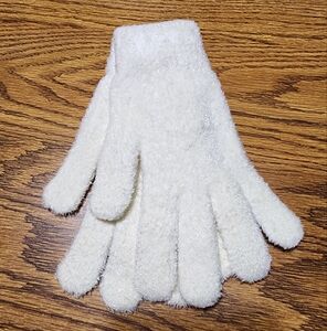 NWT SO Ivory Magic Gloves Super Soft!
